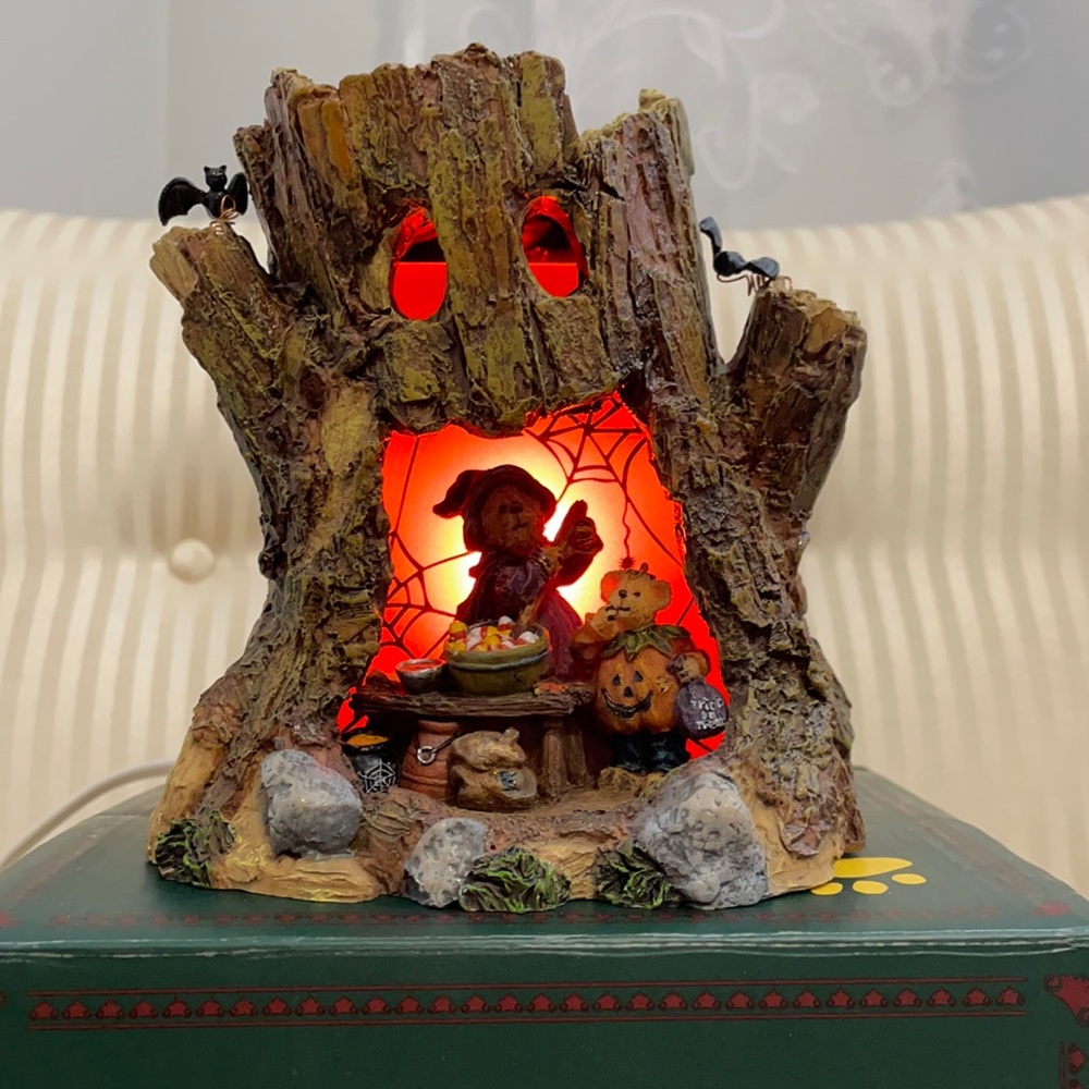 Boyds Bears Halloween tree stump
